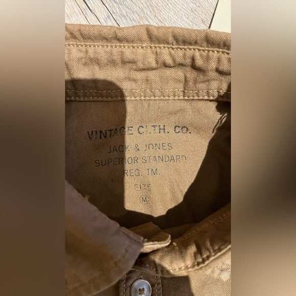 BNWT Men’s size Medium, Jack & Jones brown, button-down shirt. - Picture 2 of 6